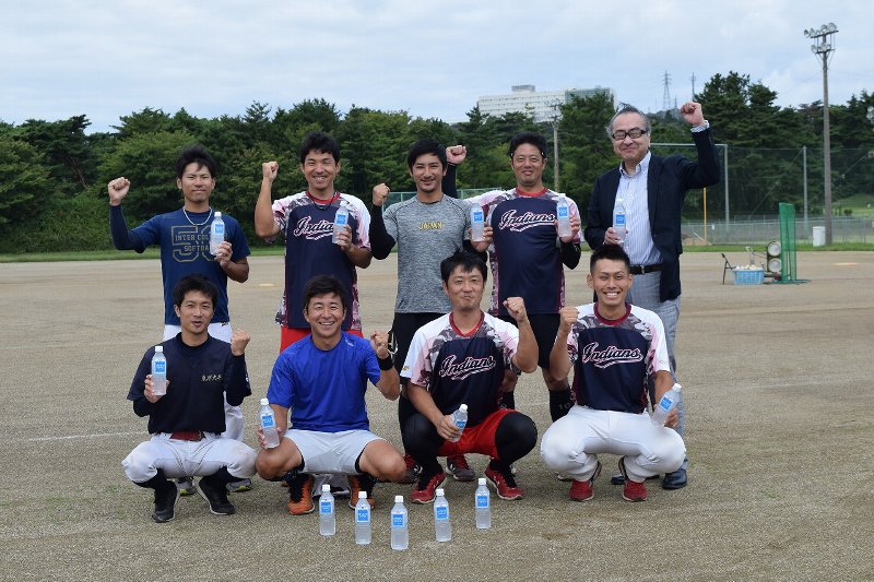 いきいき茨城ゆめ国体」ソフトボール茨城県代表チームへ飲料水を寄贈しました｜いばらきコープ